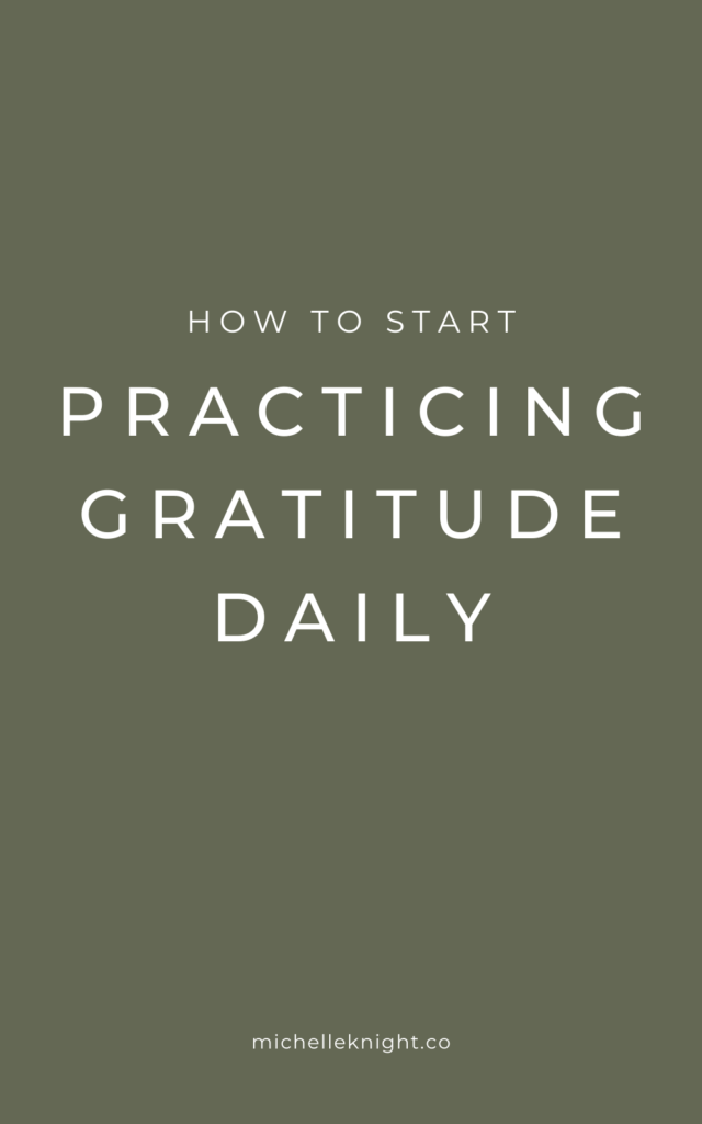 There are so many things to be grateful for in our everyday lives, but sometimes all of that can get lost in the busy day-to-day. It's so easy to get caught up in focusing on everything that is going wrong that we forget to think about all of the things to be thankful for. However, when you take a few moments to start practicing gratitude daily, it can really make a positive impact in your mindset and your life. | How to start practicing gratitude daily on the michelleknight.co blog 